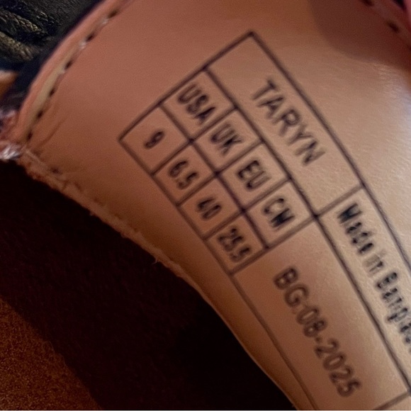 Like New Vionic Taryn Black Leather Driving Loafer Moccasin size 9 - Picture 7 of 7